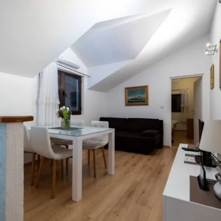 Apartamento Kono - One-bedroom With Patio And Sea View - Marka Gjaje Street